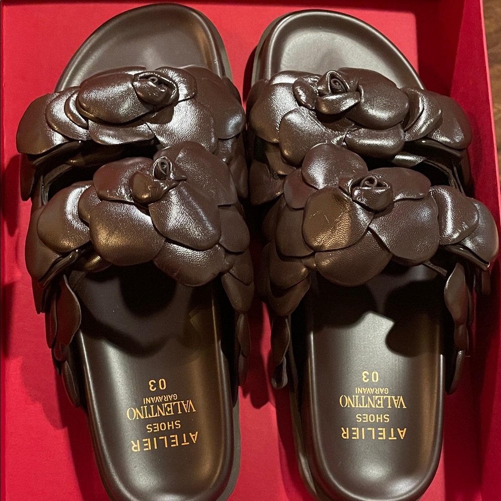 VALENTINO GARAVANI
Valentino Atelier 03 Leather Sandal In Brown - Picture 2 of 9